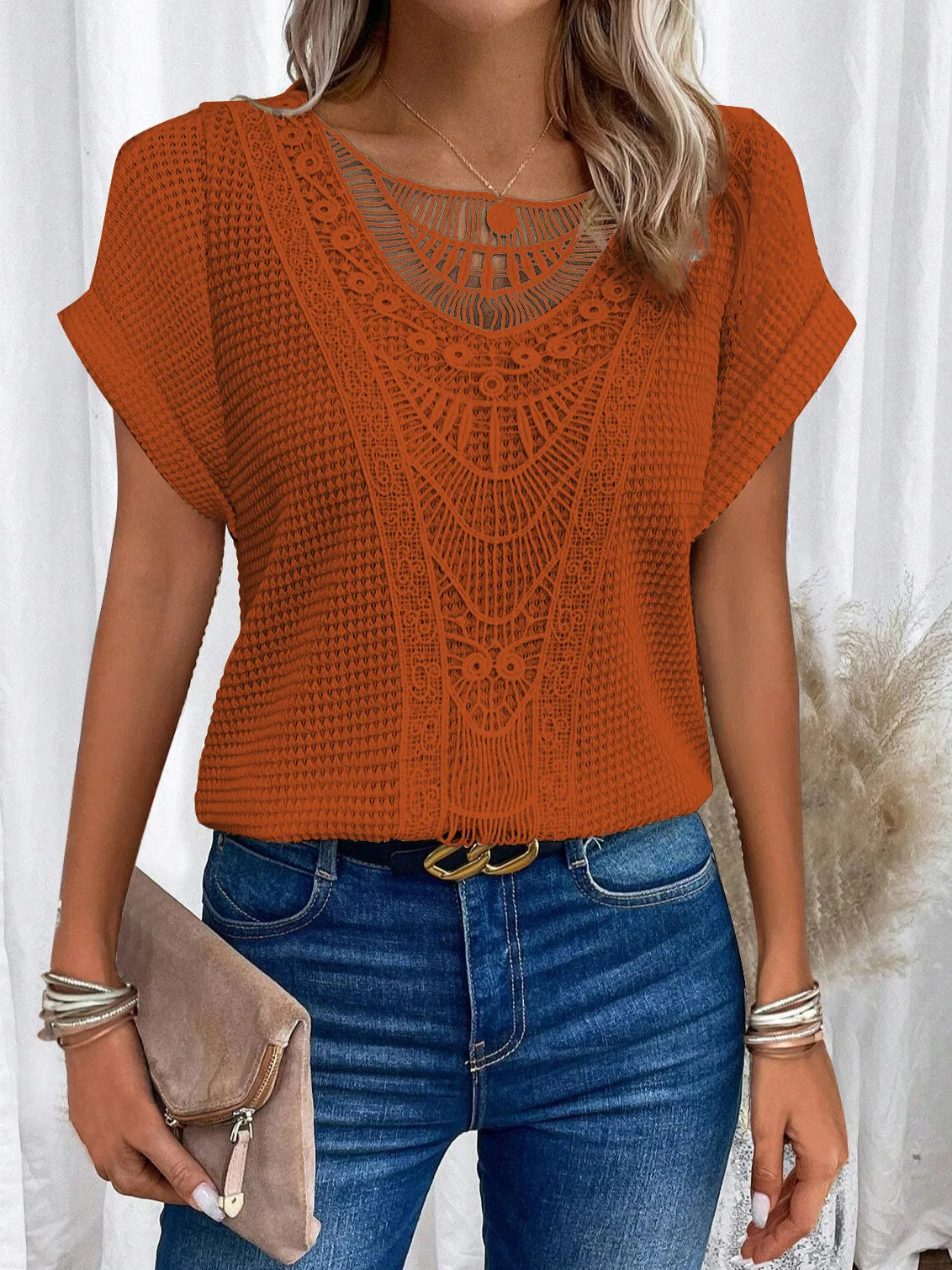 BLUSA DE ENCAJE DE MANGA CORTA Y CUELLO REDONDEADO- AERELIS