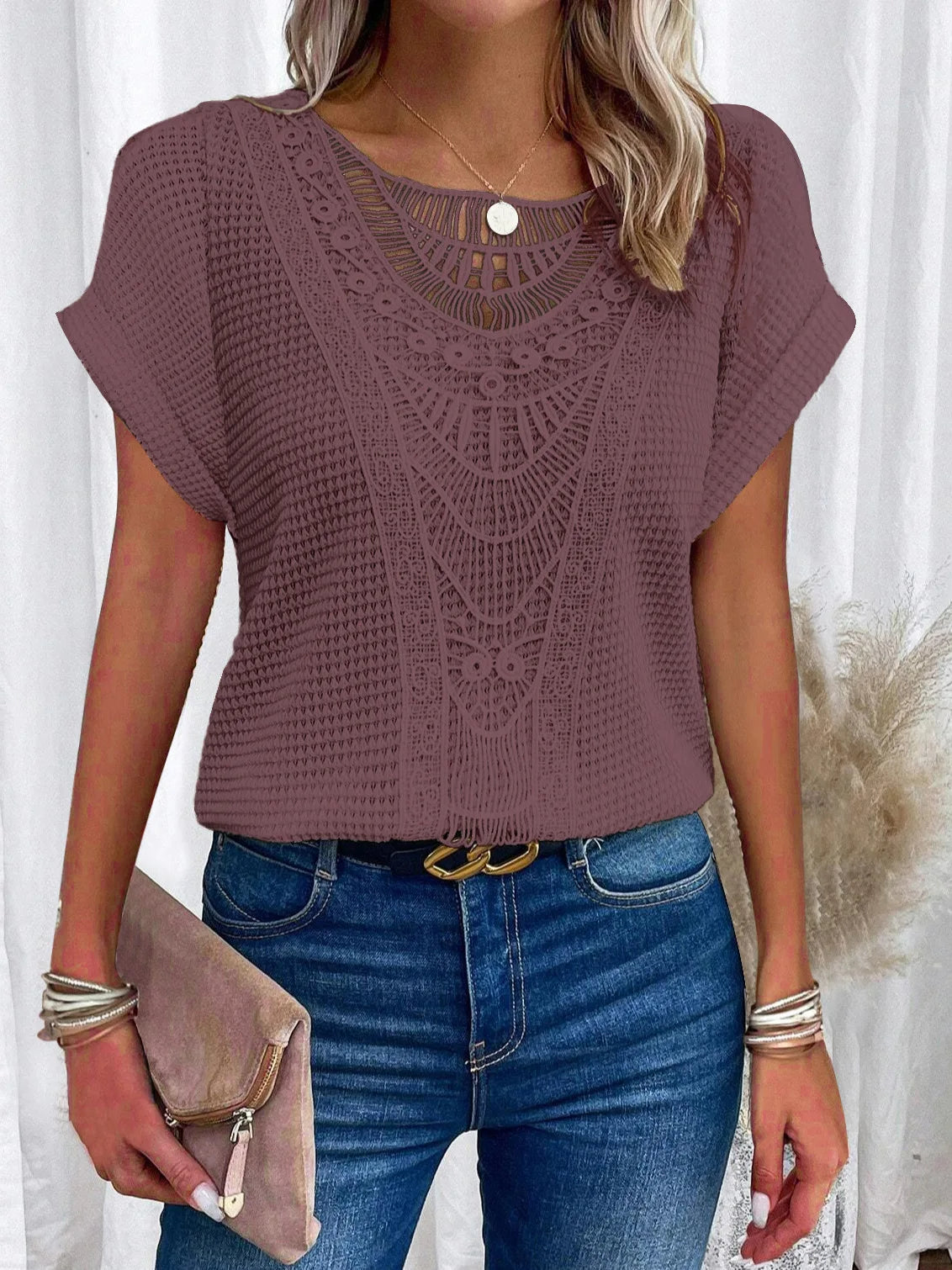 BLUSA DE ENCAJE DE MANGA CORTA Y CUELLO REDONDEADO- AERELIS