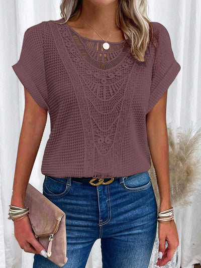 BLUSA DE ENCAJE DE MANGA CORTA Y CUELLO REDONDEADO- AERELIS