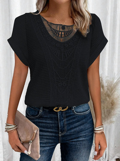 BLUSA DE ENCAJE DE MANGA CORTA Y CUELLO REDONDEADO- AERELIS