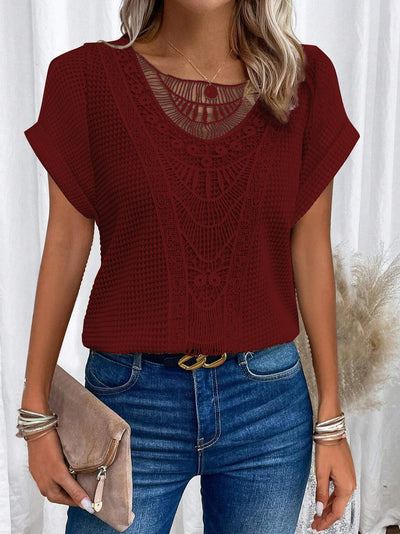 BLUSA DE ENCAJE DE MANGA CORTA Y CUELLO REDONDEADO- AERELIS